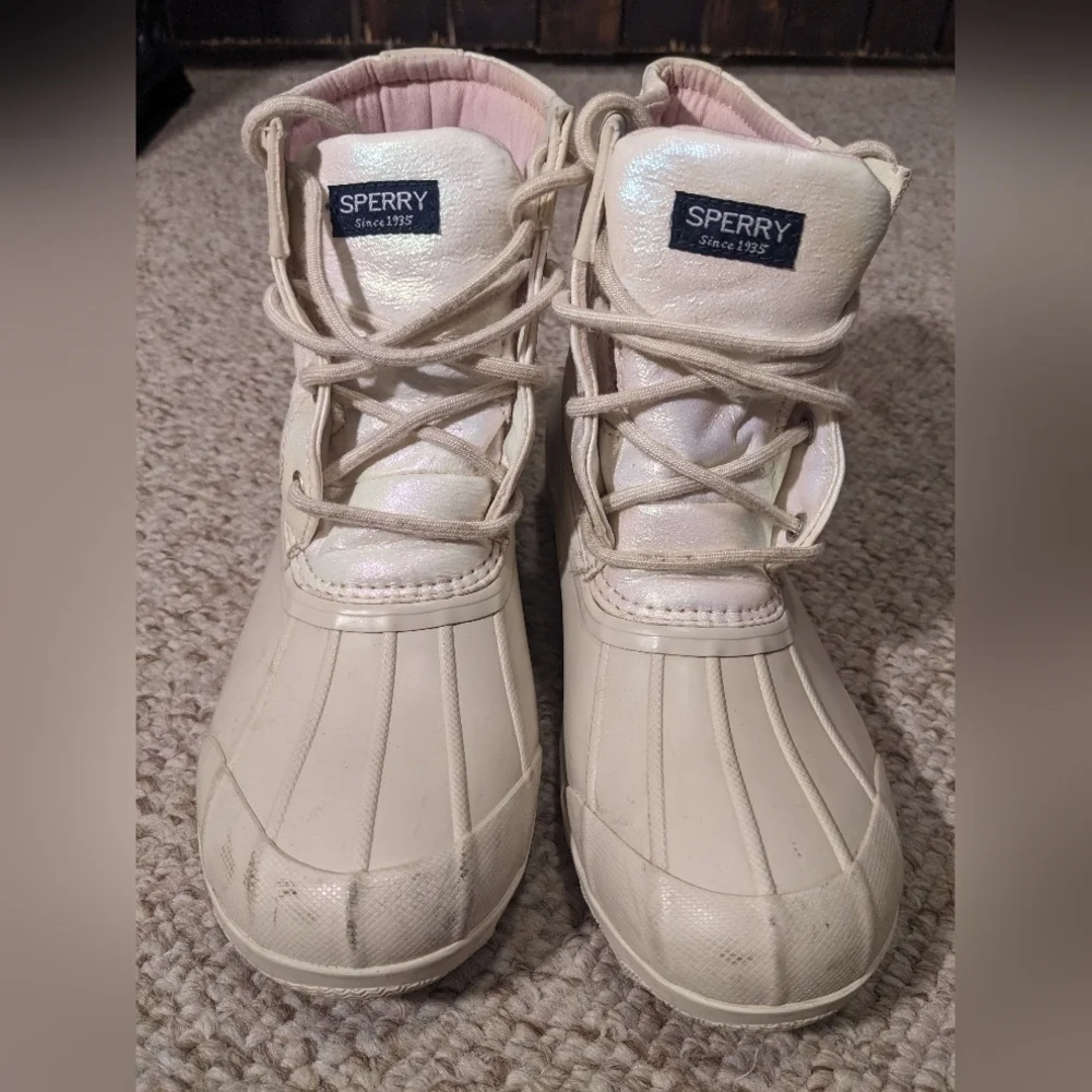 Sperry winter boots, iridescent w/ pink lining. Size 5